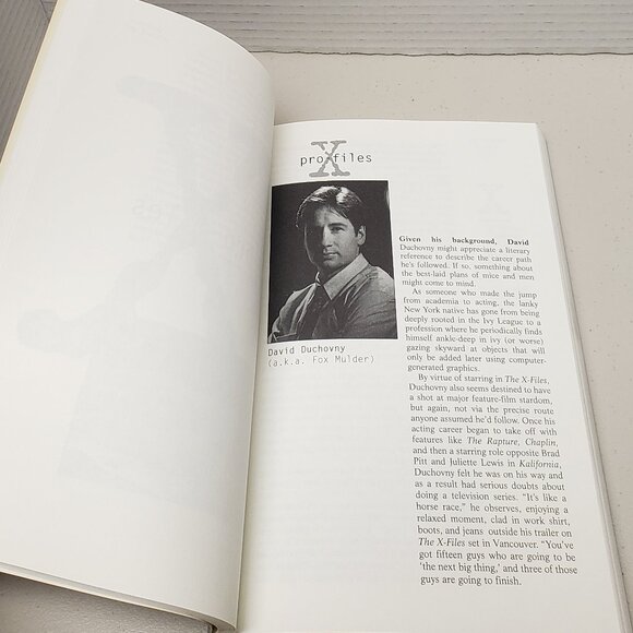The Official Guide To The X-Files - Picture 5 of 6